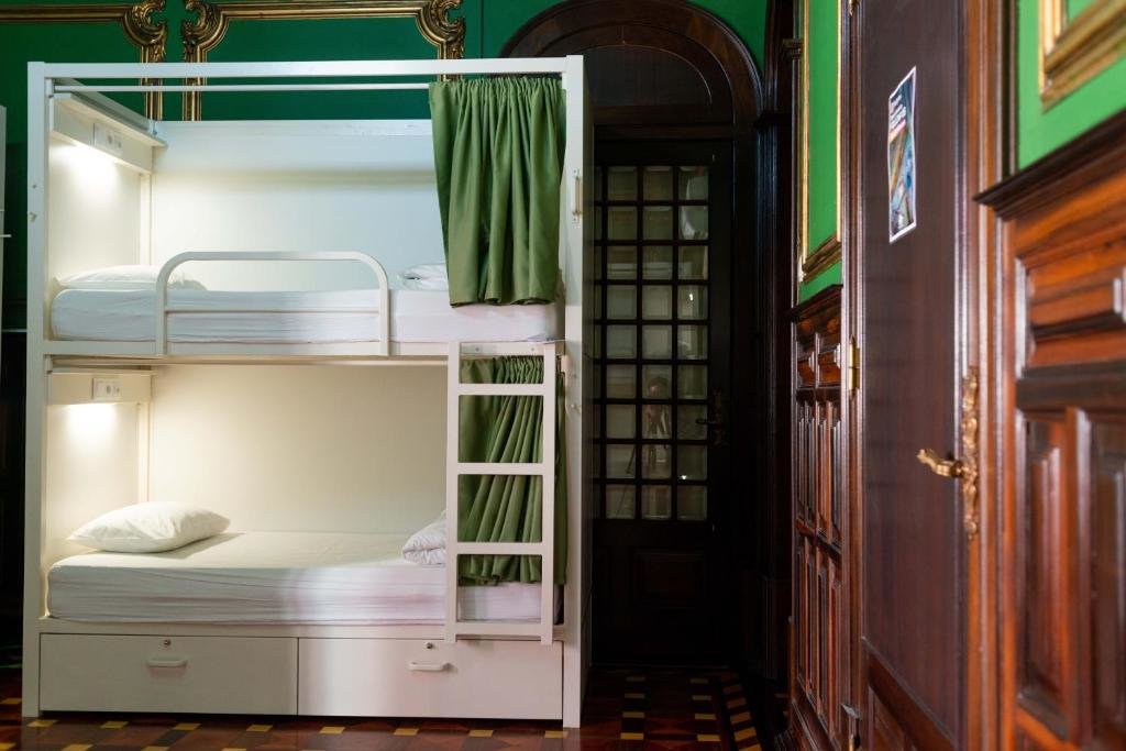 Bed in Dorm (female dorm) Sant Jordi Hostels Lisbon