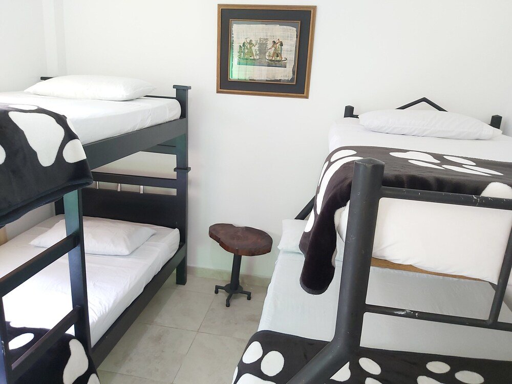 Habitación cuádruple Estándar 1 dormitorio Hostal y Camping Los Girasoles