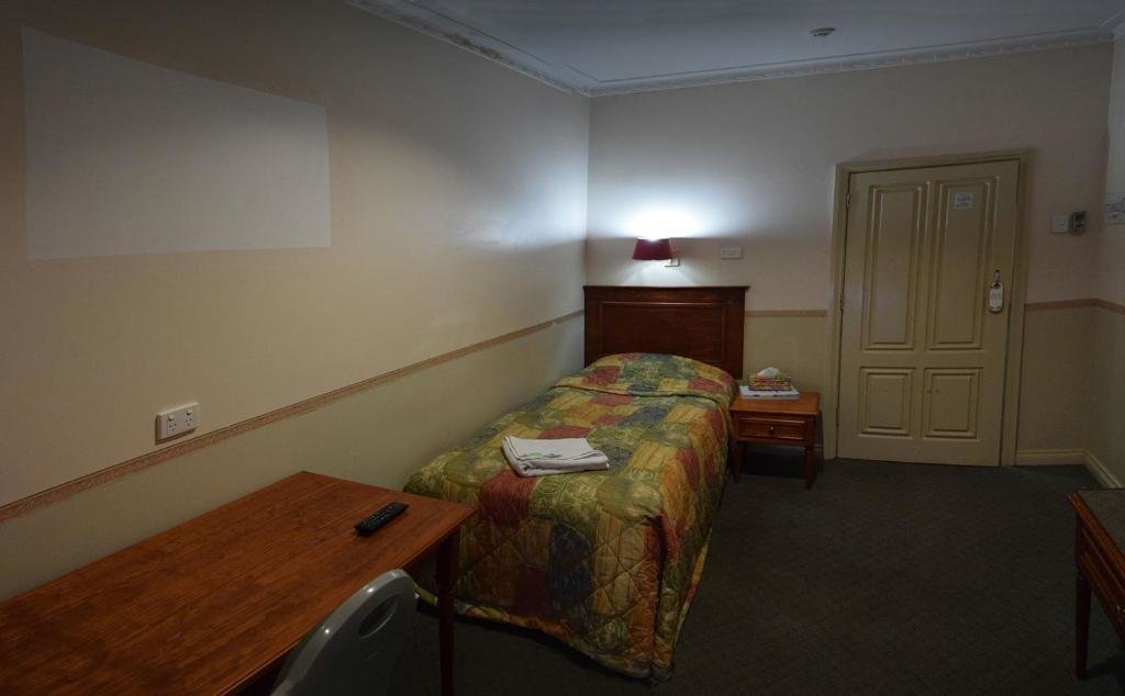 Standard Single room with balcony The Palace Hotel Kalgoorlie