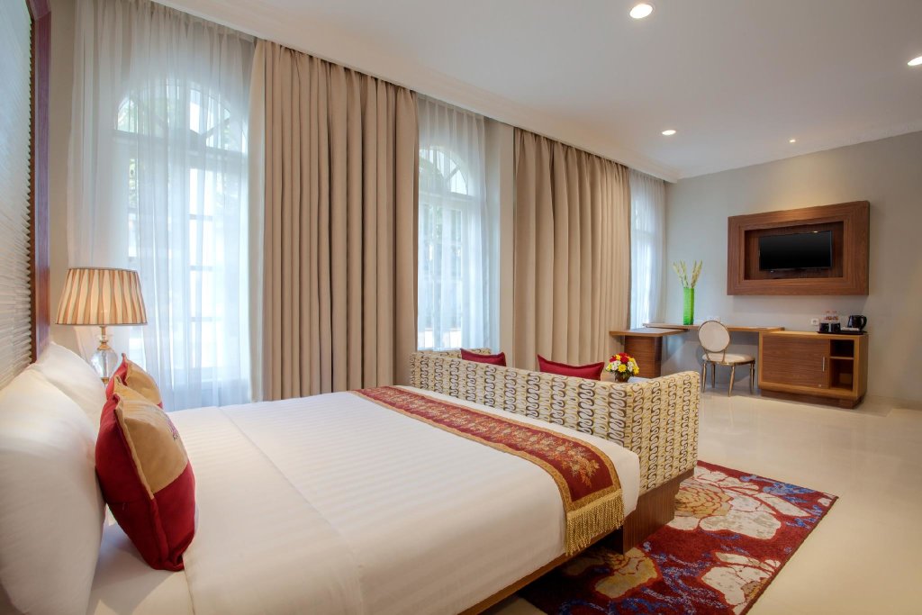 Superior Double room Ramada Suites By Wyndham Solo