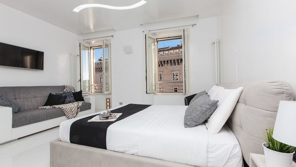 Апартаменты Rental In Rome Piazza Venezia View Luxury Apartment B