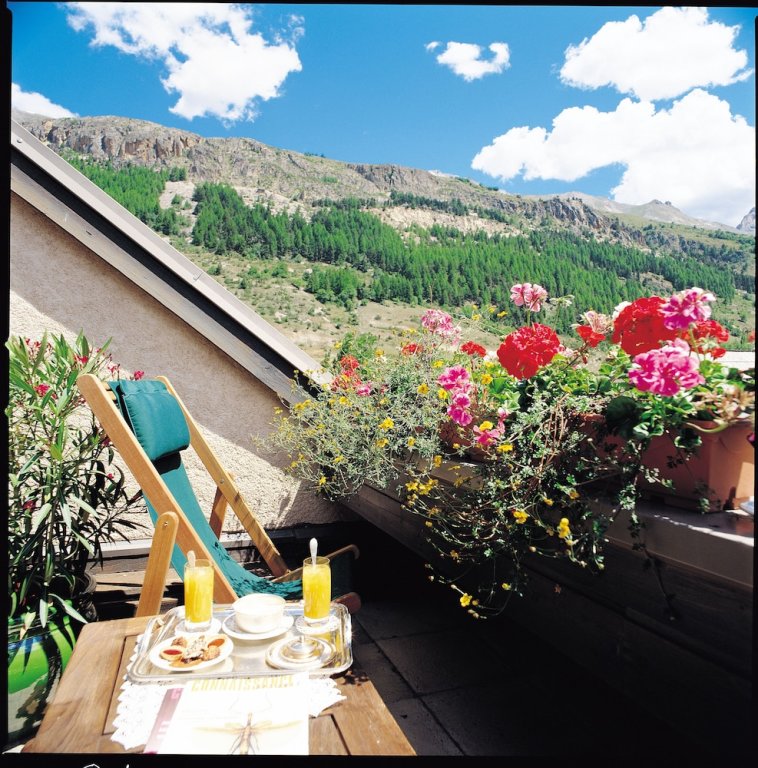 Standard Double room with balcony and with garden view L'Auberge du Choucas