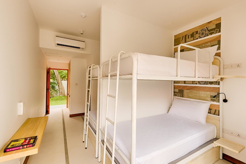 Кровать в общем номере (женский номер) Hotel J, Unawatuna