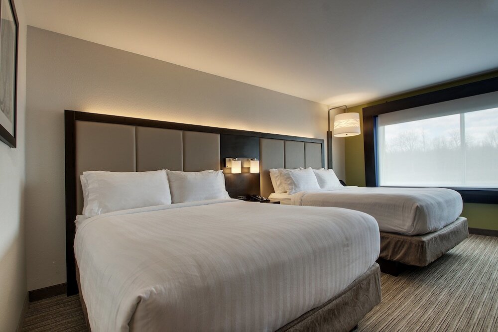 Четырёхместный люкс Holiday Inn Express & Suites - Mount Vernon, an IHG Hotel