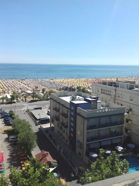Четырёхместный номер Standard с балконом Hotel Galles Rimini