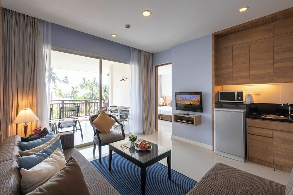 Люкс с балконом Kantary Beach Hotel Villas & Suites, Khao Lak