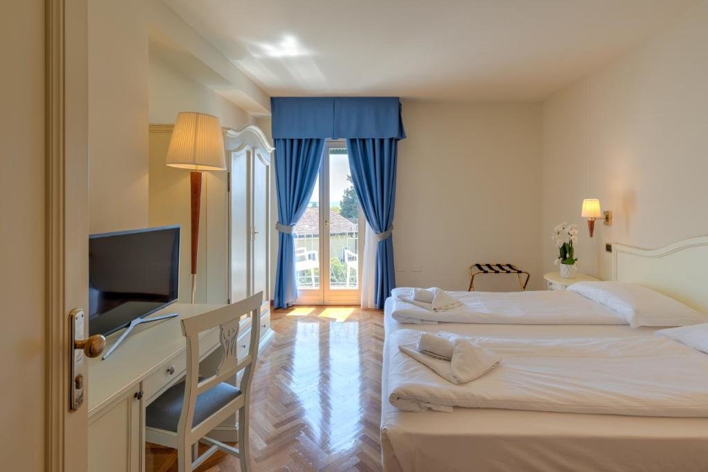 Standard Doppel Zimmer mit Seeblick Hotel Galeazzi