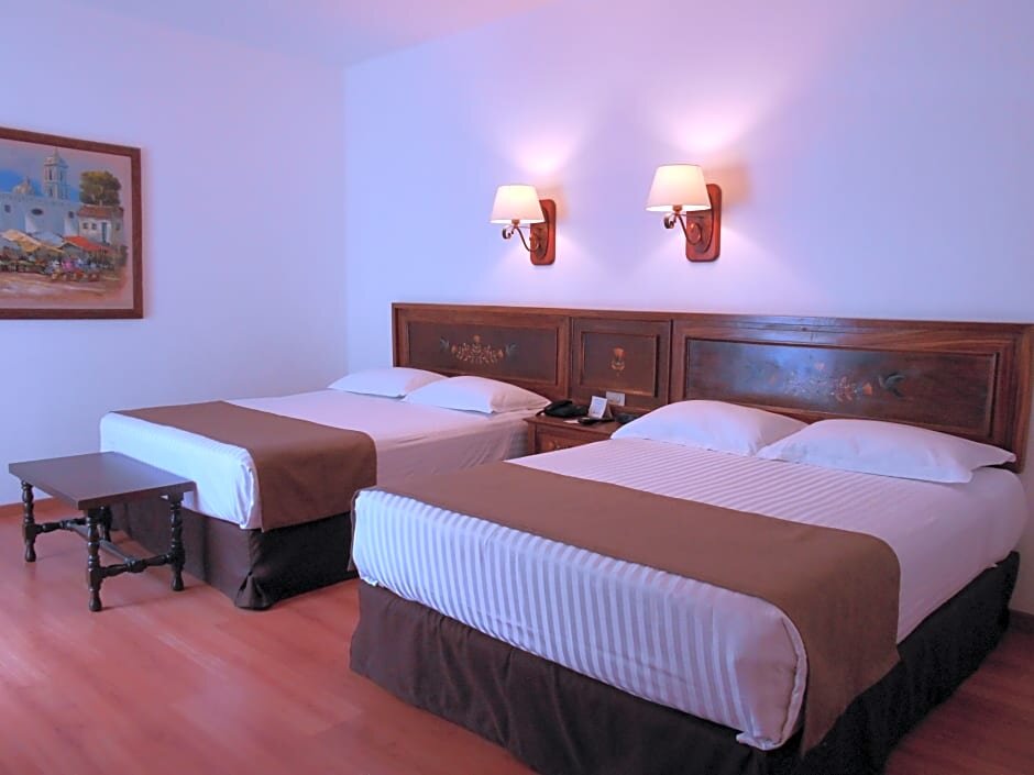 Четырёхместный номер Standard Hotel de Mendoza