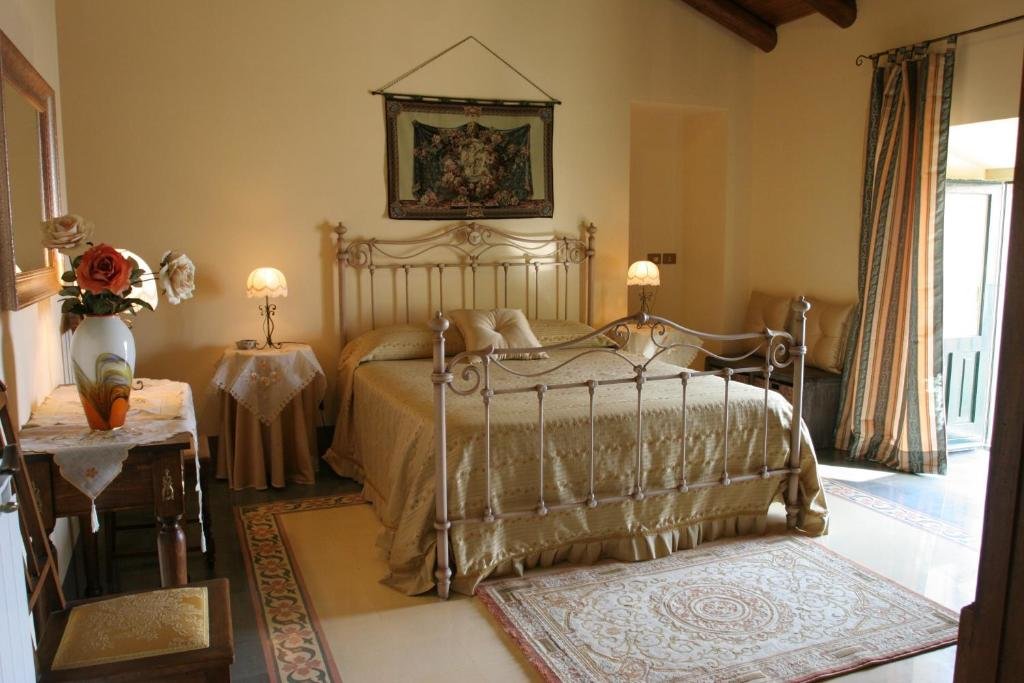 Standard Triple room with garden view B&B Palazzo Gambino