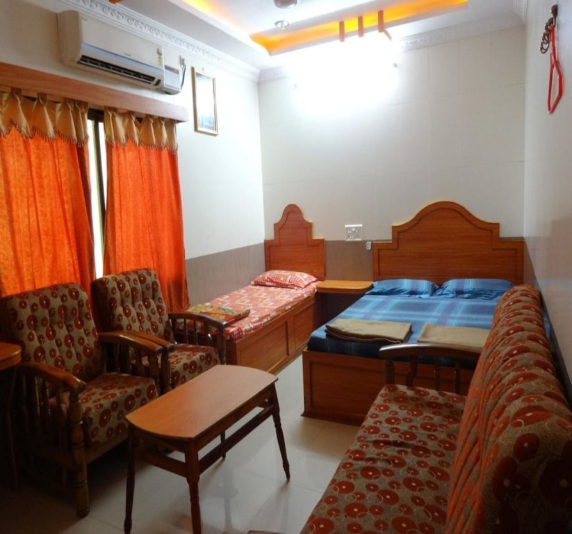 Deluxe room Ratna Gharbha Residency