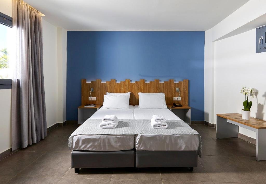 Standard Doppel Zimmer mit Poolblick Pollis Hotel