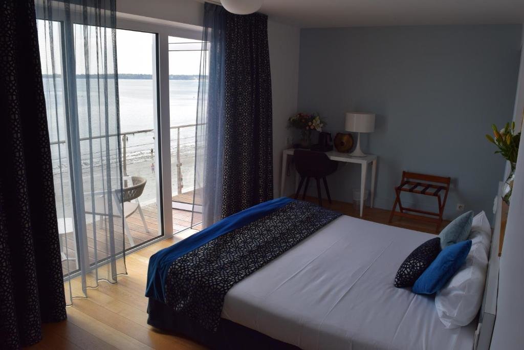 Superior Double room with sea view Les Sables Blancs