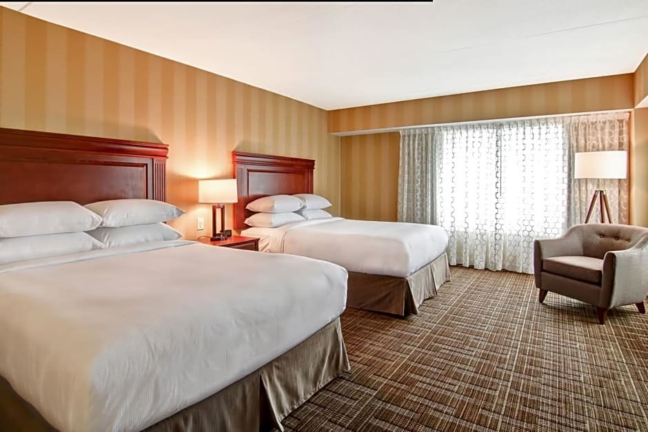 View of Upper Niagara River Quadruple room DoubleTree Fallsview Resort & Spa