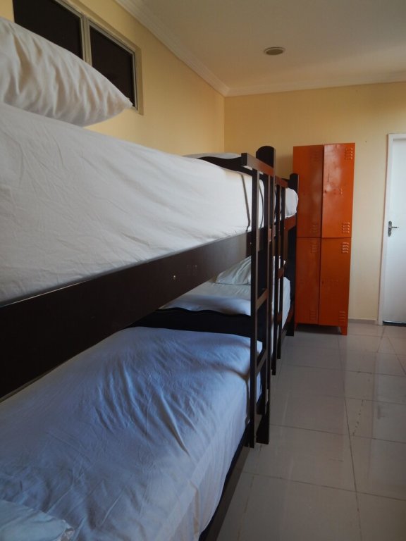 Кровать в общем номере с видом на город Good Hostel & Pousada