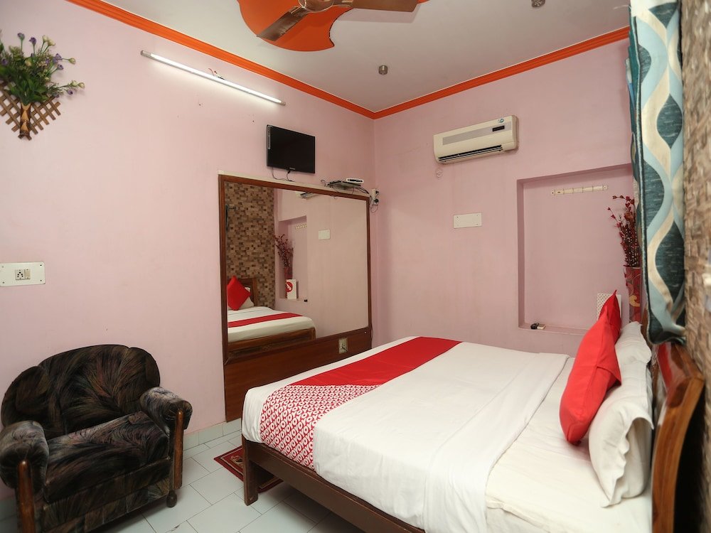 Standard Double room OYO 18641 Hotel Rashmi