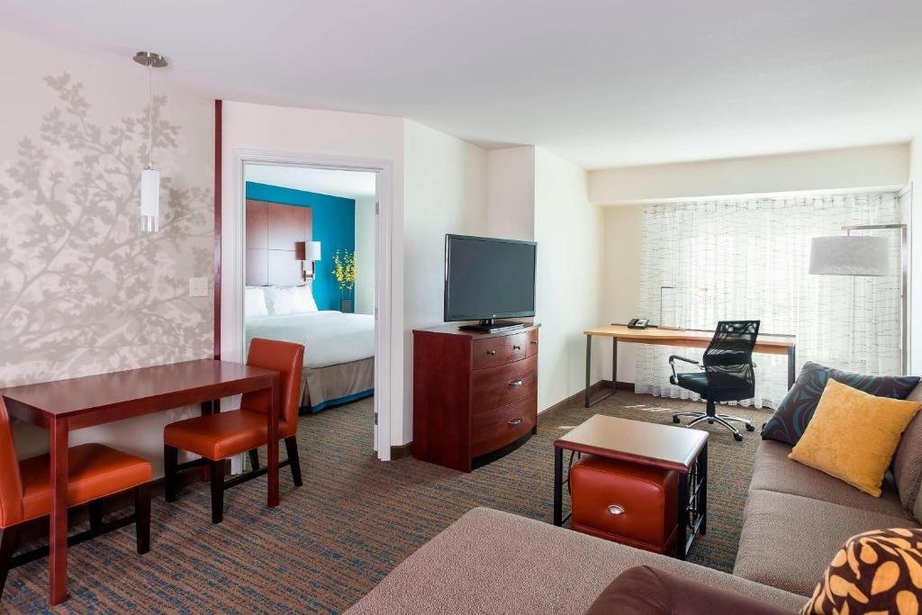 Четырёхместный люкс c 1 комнатой Residence Inn by Marriott Fargo
