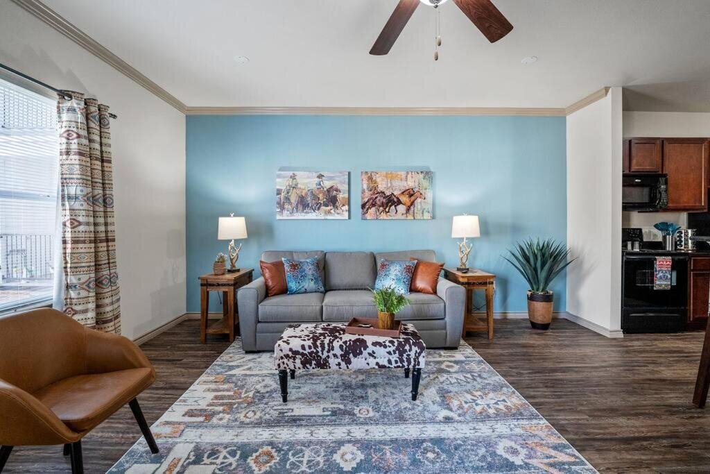 Appartement HEIRS VENTURES : WESTERN - 4mins from OKC Thunder Arena . King Bed . Pet Friendly . With Pool