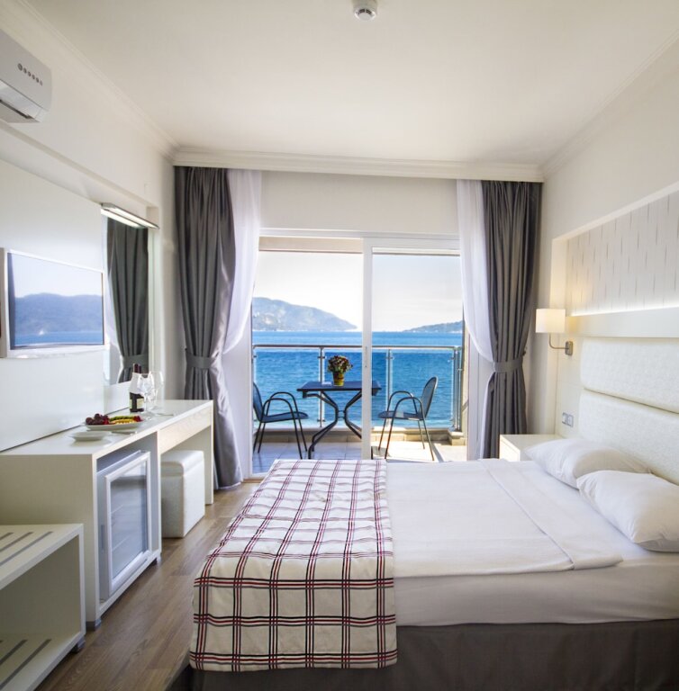 Номер Standard с балконом и с видом на море Yunus Hotel