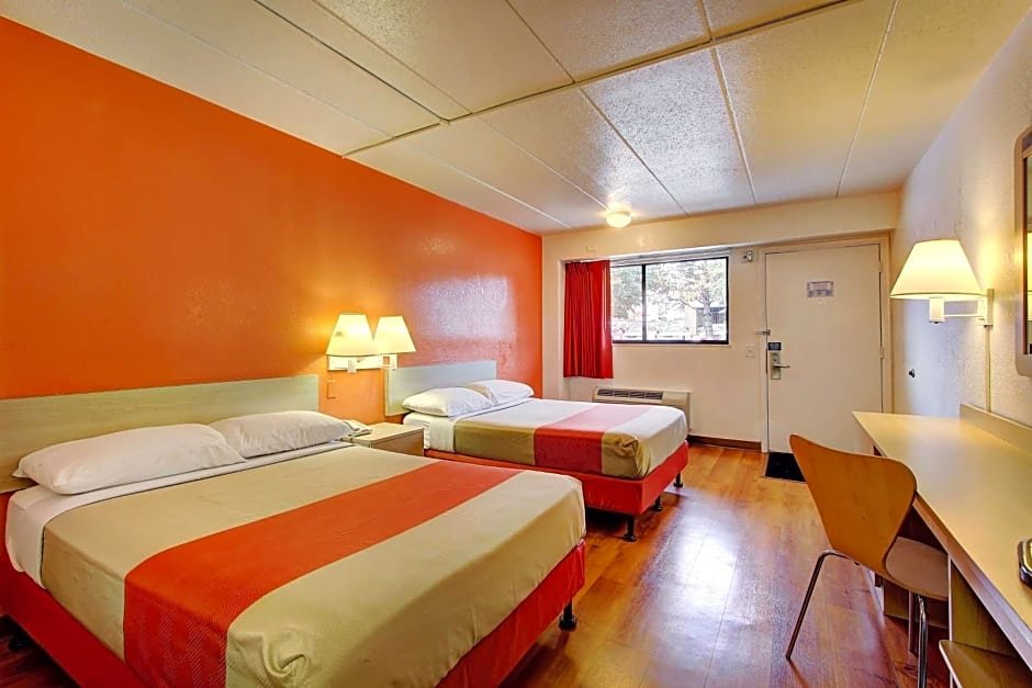 Deluxe room Motel 6-York, PA