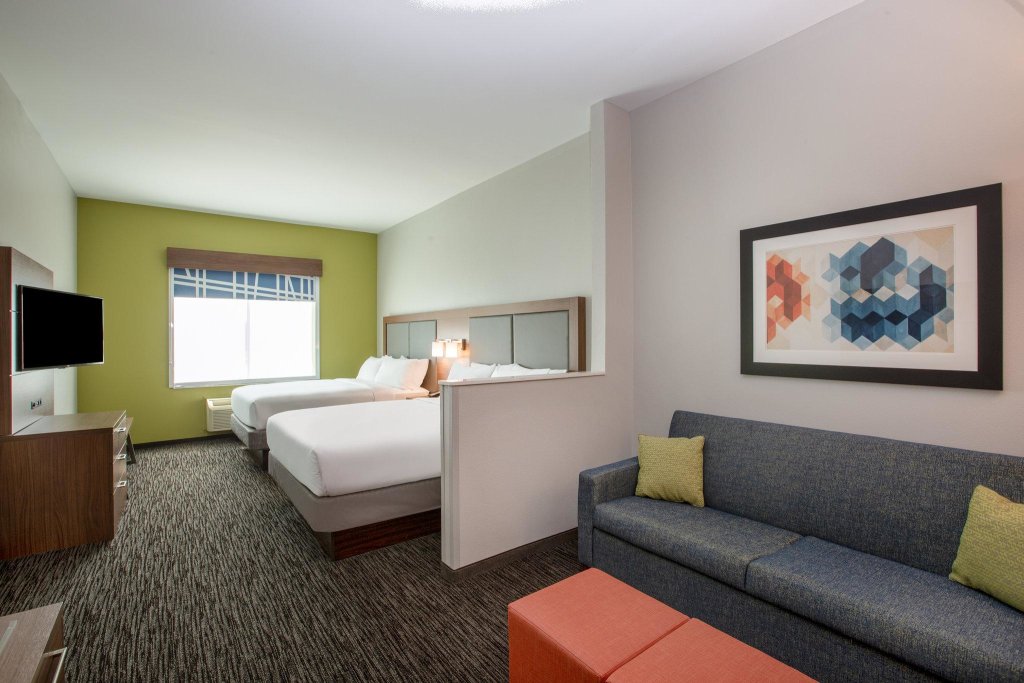 Quadruple suite Holiday Inn Express Hotel & Suites Columbus, an IHG Hotel