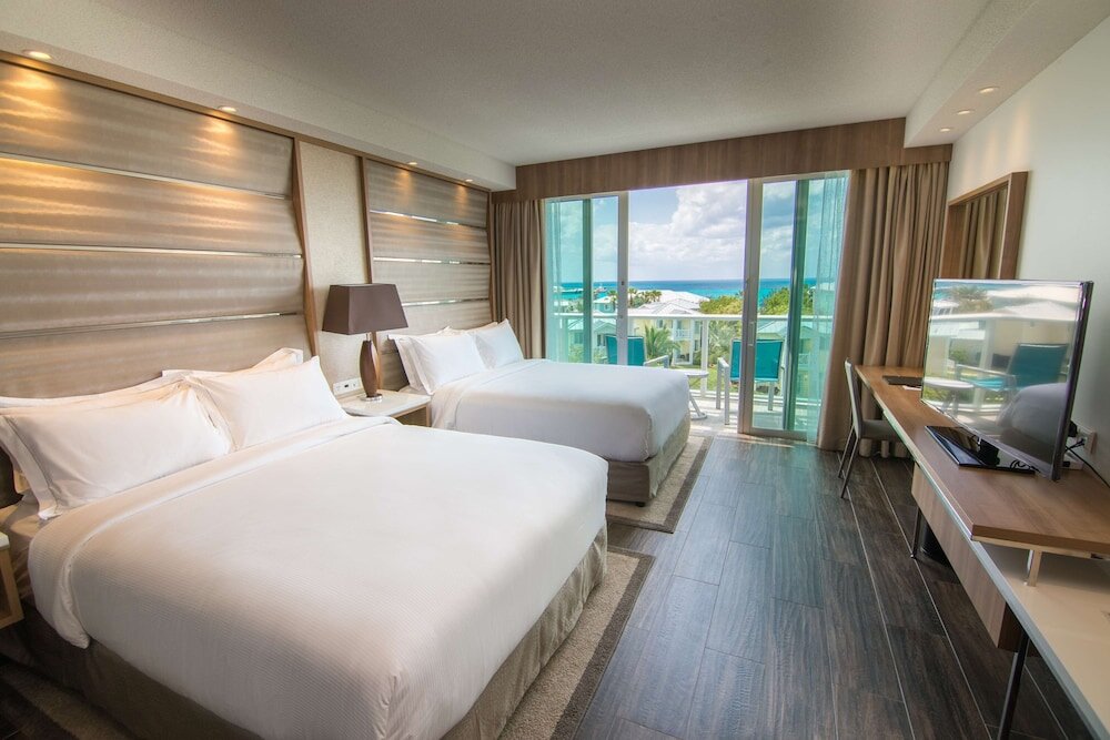 Номер Standard с балконом и с частичным видом на океан Hilton at Resorts World Bimini