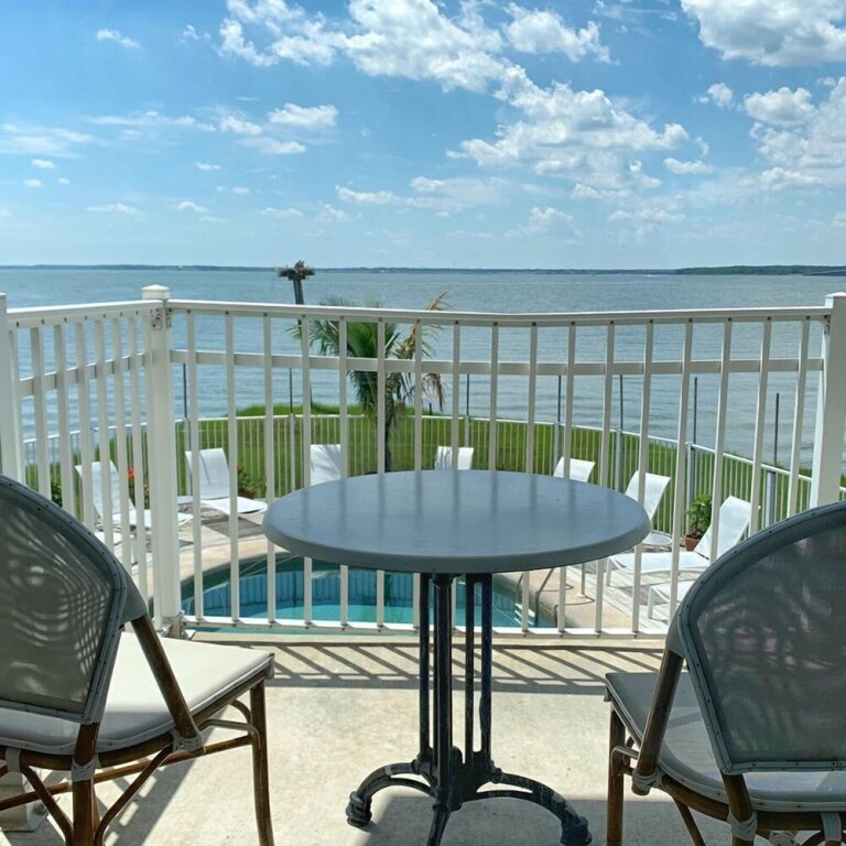 Luxus Suite mit Balkon und mit Blick auf die Bucht The Edge at Fager's Island