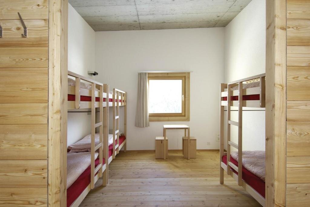 Standard Sextuple room Scuol Youth Hostel