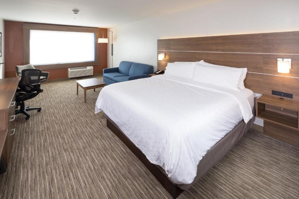 Suite Holiday Inn Express & Suites Alpena - Downtown, an IHG Hotel