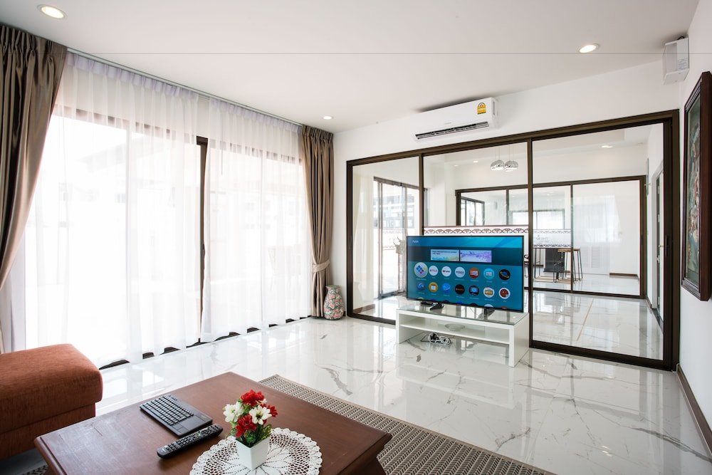 Standard Zimmer 2 Schlafzimmer Penthouse mit Stadtblick The Suites Apartment & Residence Phuket