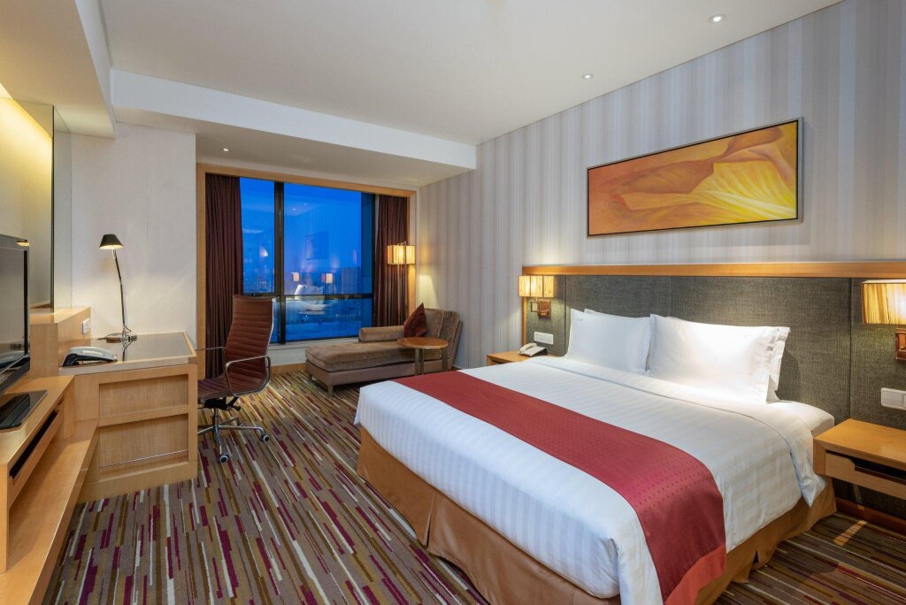 Superior room Holiday Inn Shanghai Jinxiu, an IHG Hotel