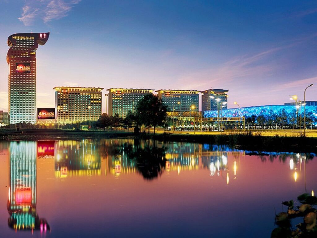 Отель Pangu 7 Star Hotel Beijing 5* (13 отзыва) в Чаоян, Пекин.  Забронировать Pangu 7 Star Hotel Beijing 5*. Оплата картами МИР.