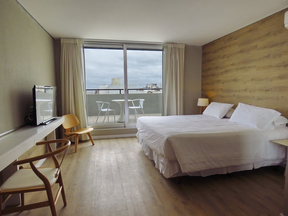 Номер Deluxe с балконом Smart Hotel Montevideo