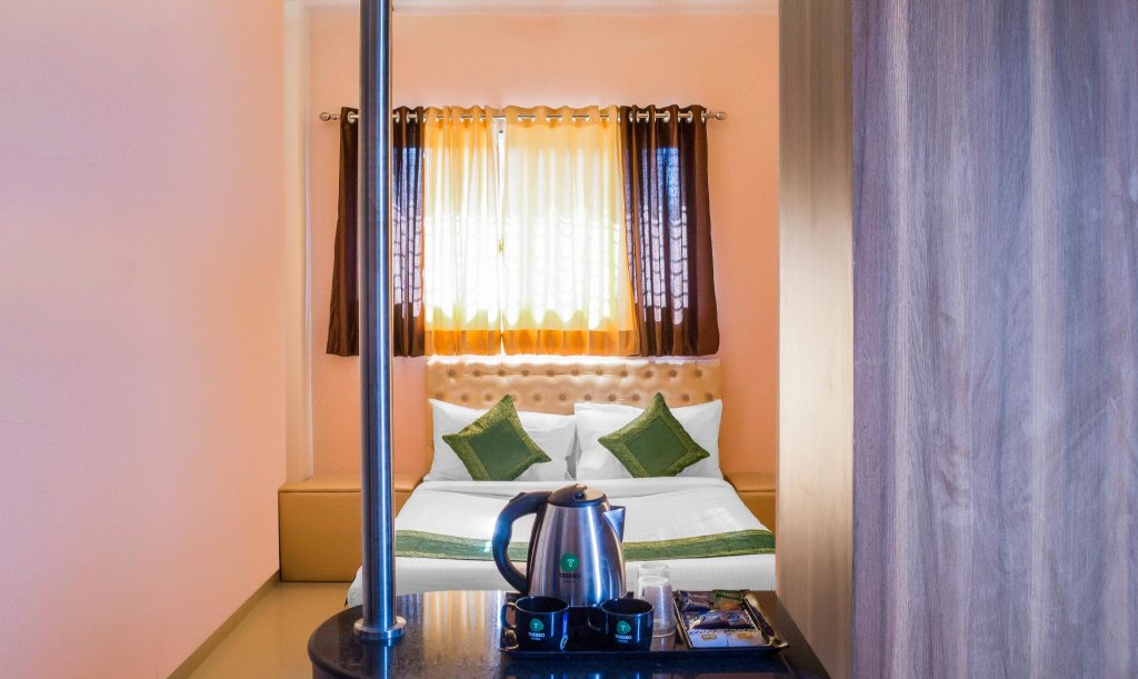 Deluxe Double room Treebo Trend Naunidh Suites