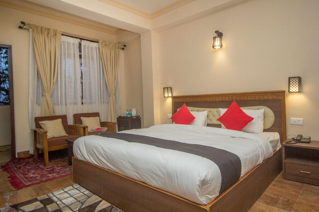 Standard suite Collection O Hotel Regal Residency