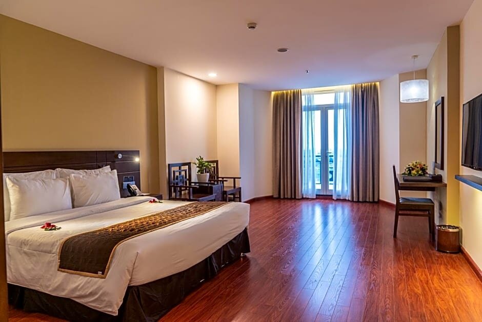 Deluxe room Sai Gon Phu Tho Hotel