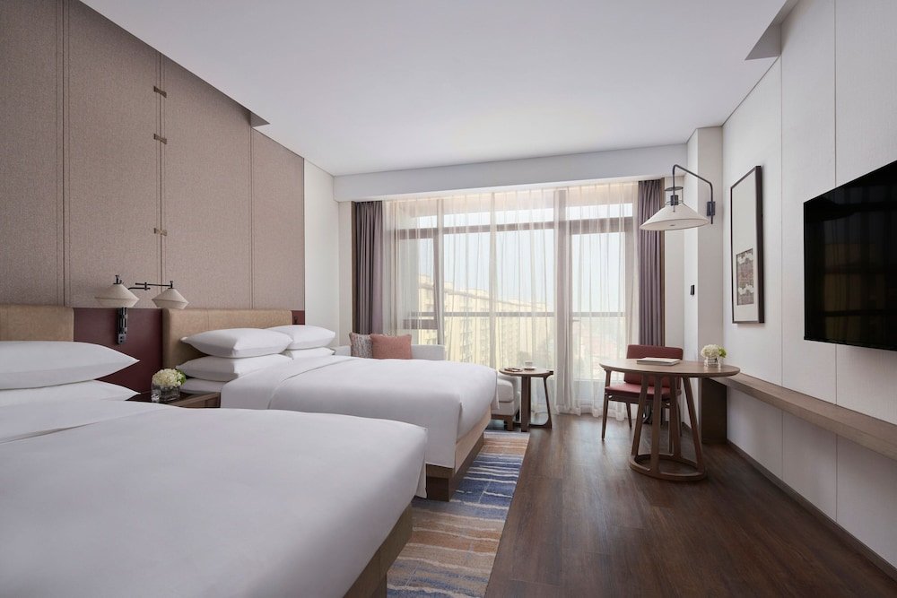 Четырёхместный номер Premier с видом на горы Beijing Marriott Hotel Yanqing