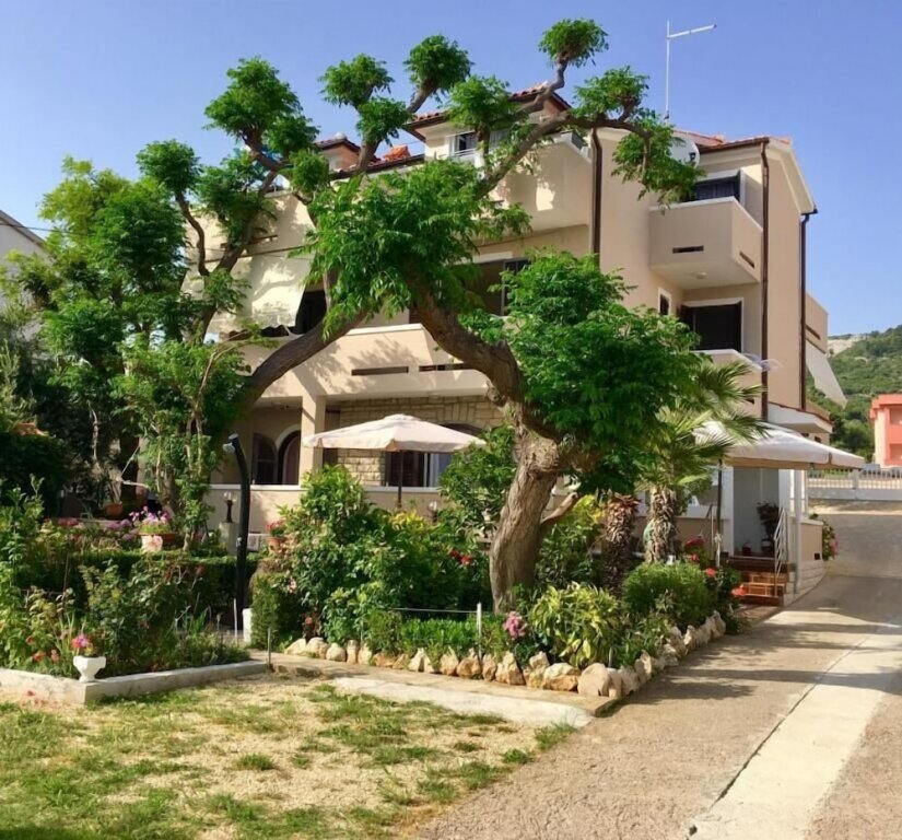 Apartment Apartments Zdenka - garden terrace