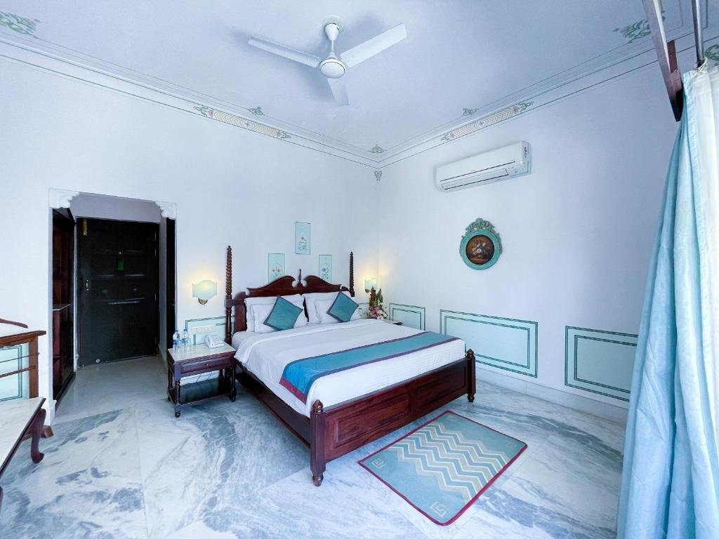Двухместный номер Standard с балконом Hotel Amar Kothi
