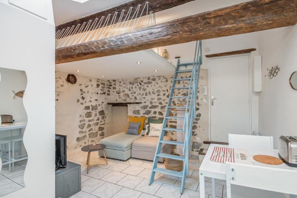 Monolocale Cosy and nice studio at the heart of Toulon 2 min to the marina - Welkeys