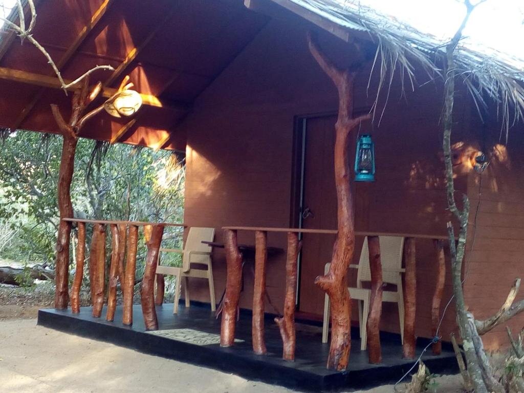 Standard simple chambre Rivosen Camp Yala Safari