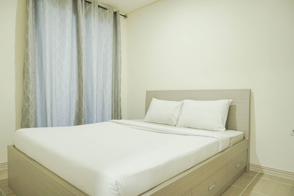 Standard Zimmer Comfy and Modern 2BR at Meikarta Apartment