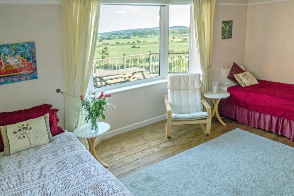 Standard double chambre Healing Waters Sanctuary for Exclusive Private Hire and Self Catering Board, Vegetarian, Alcohol & Wifi Free Retreat in Glastonbury