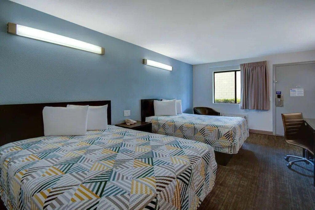 Standard Double room Motel 6 - San Diego, CA - near Sea World