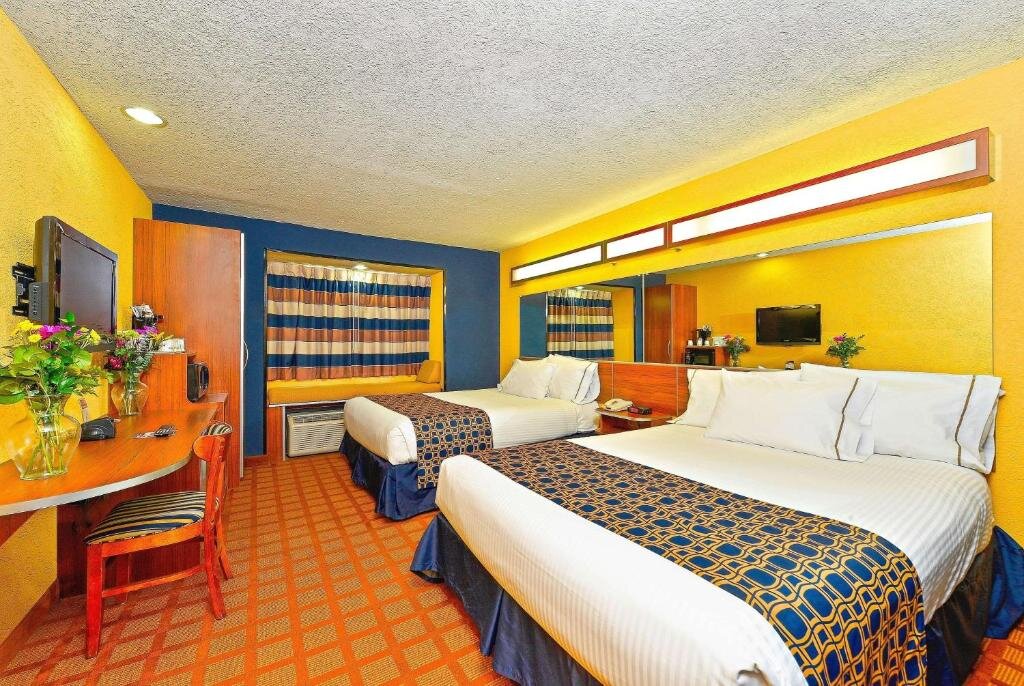 Двухместный люкс Microtel Inn & Suites by Wyndham New Braunfels I-35