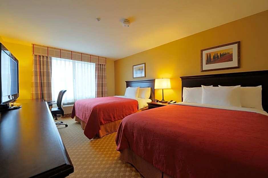 Четырёхместный люкс Country Inn & Suites by Radisson, Washington at Meadowlands, PA