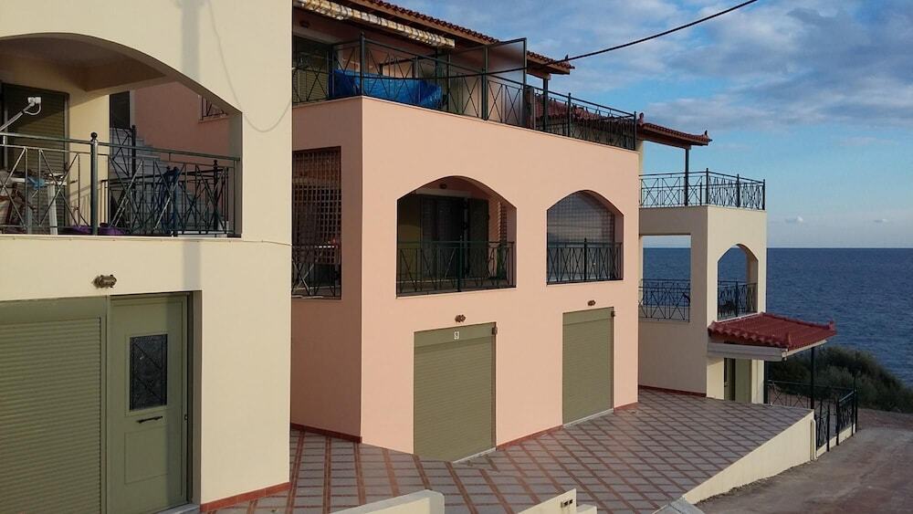 Cavo Monte 2 in East Mani Мавровуни