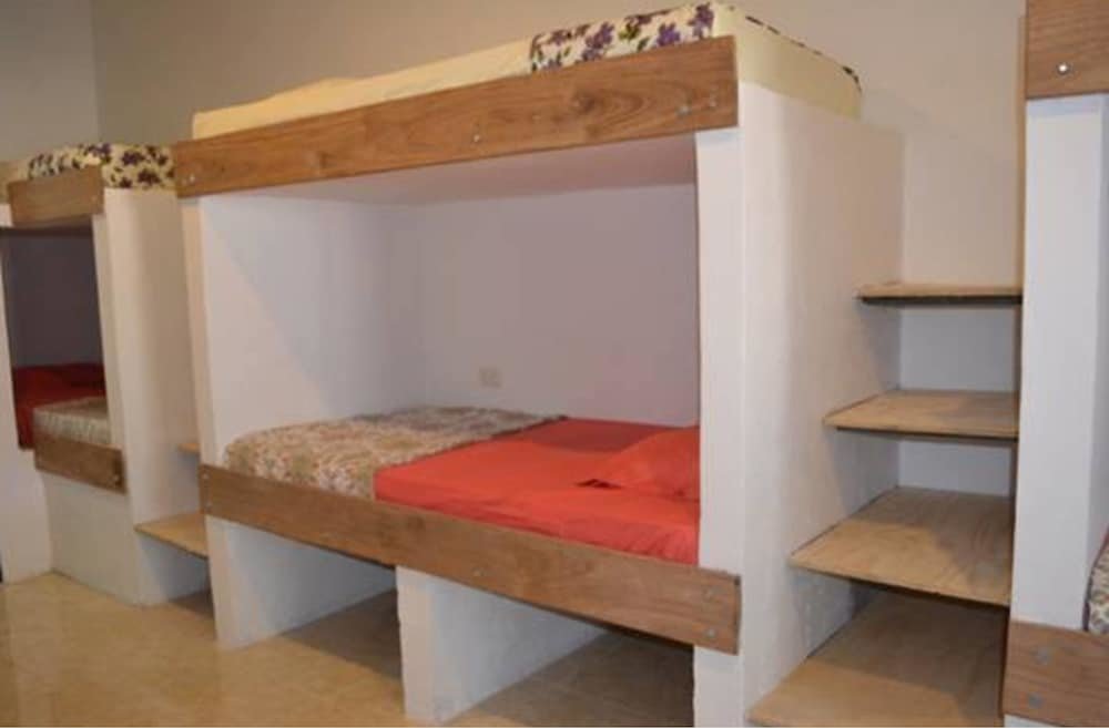 Кровать в общем номере Hotel TNT Mirador