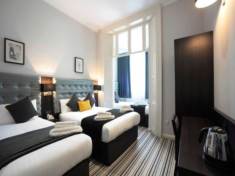 Standard room Airways Hotel London