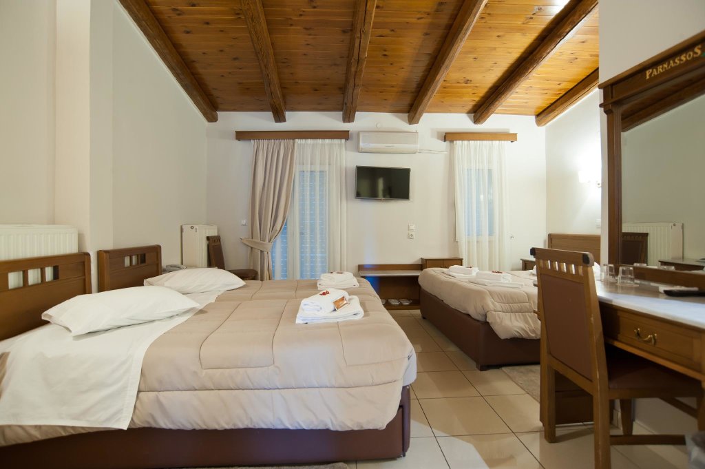 Standard Vierer Zimmer Parnassos Delphi Hotel