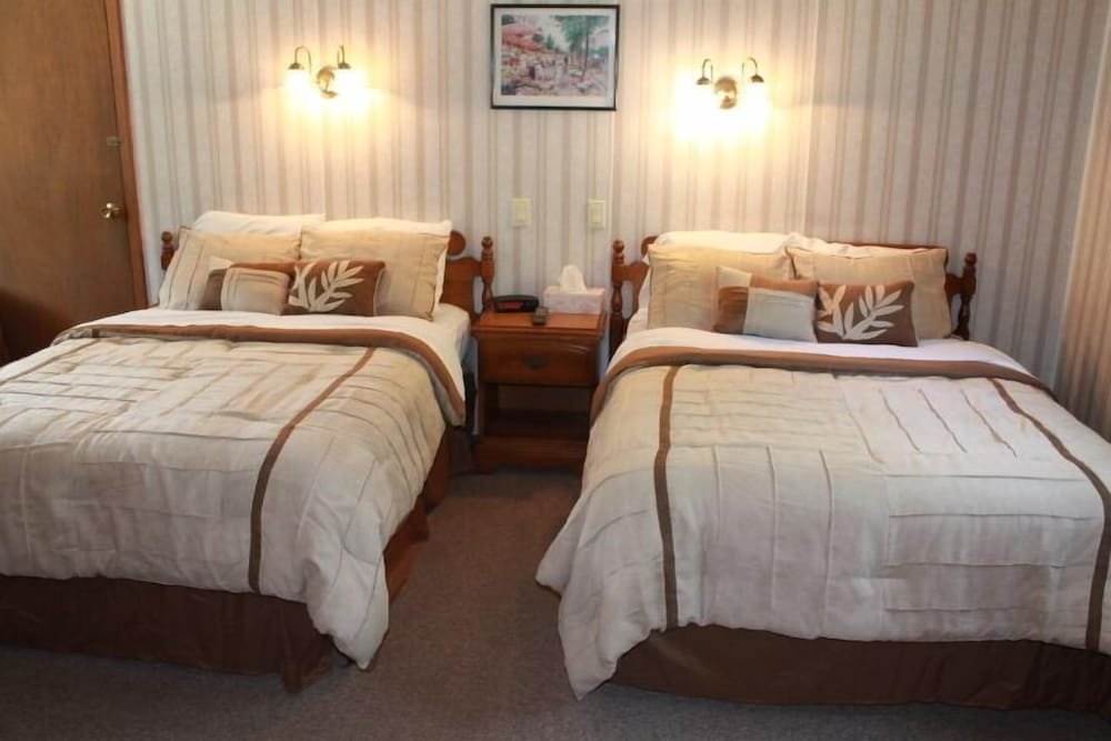 Standard Vierer Zimmer mit Balkon Weirs Beach Motel and Cottages